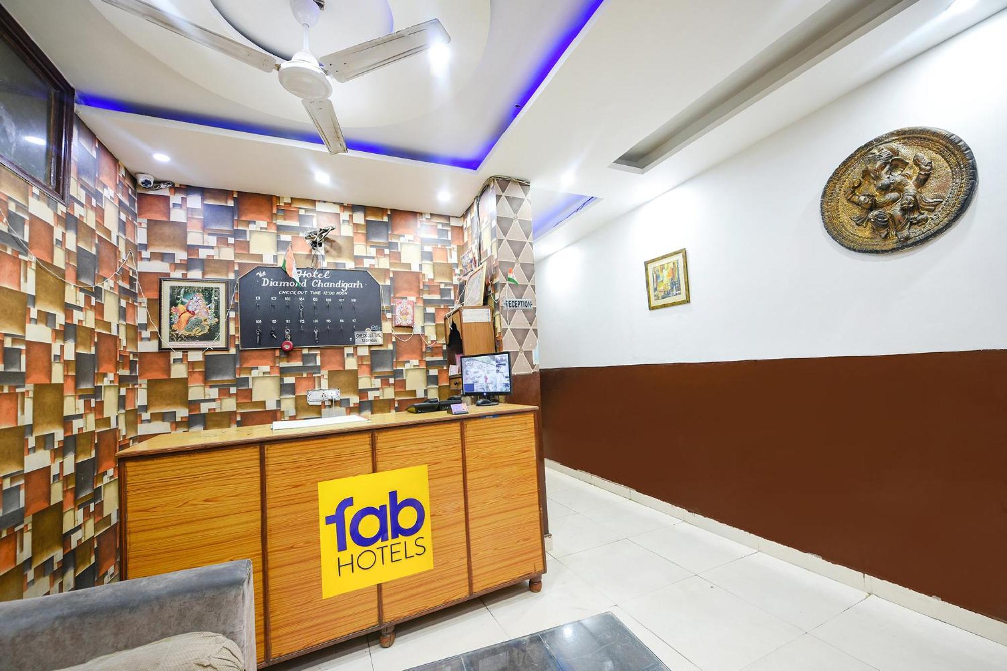 فندق Fabexpress Diamond Sec 45 Chandīgarh المظهر الخارجي الصورة