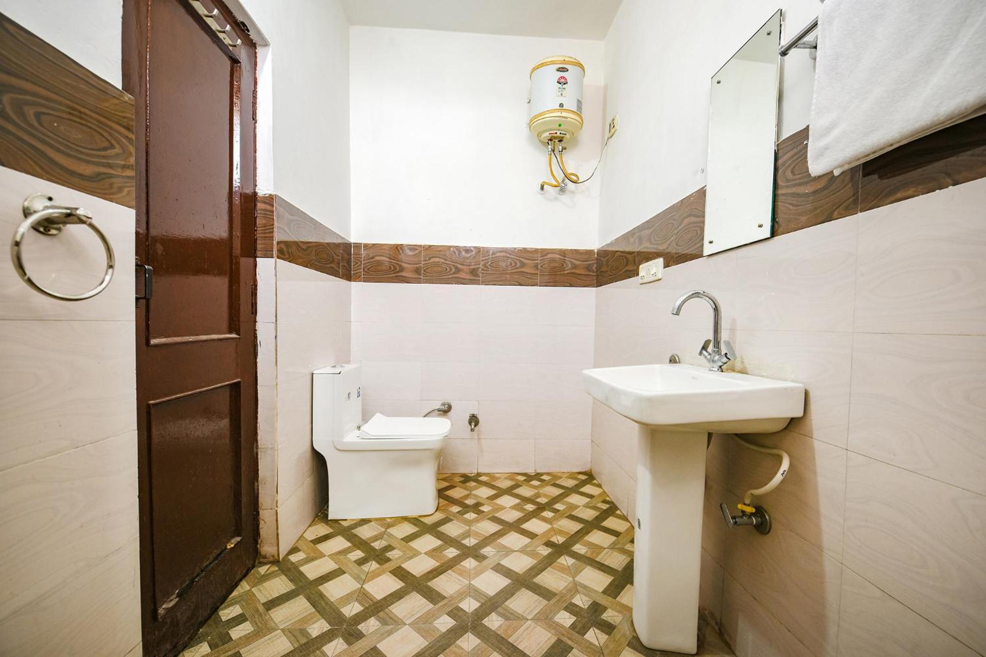 فندق Fabexpress Diamond Sec 45 Chandīgarh المظهر الخارجي الصورة