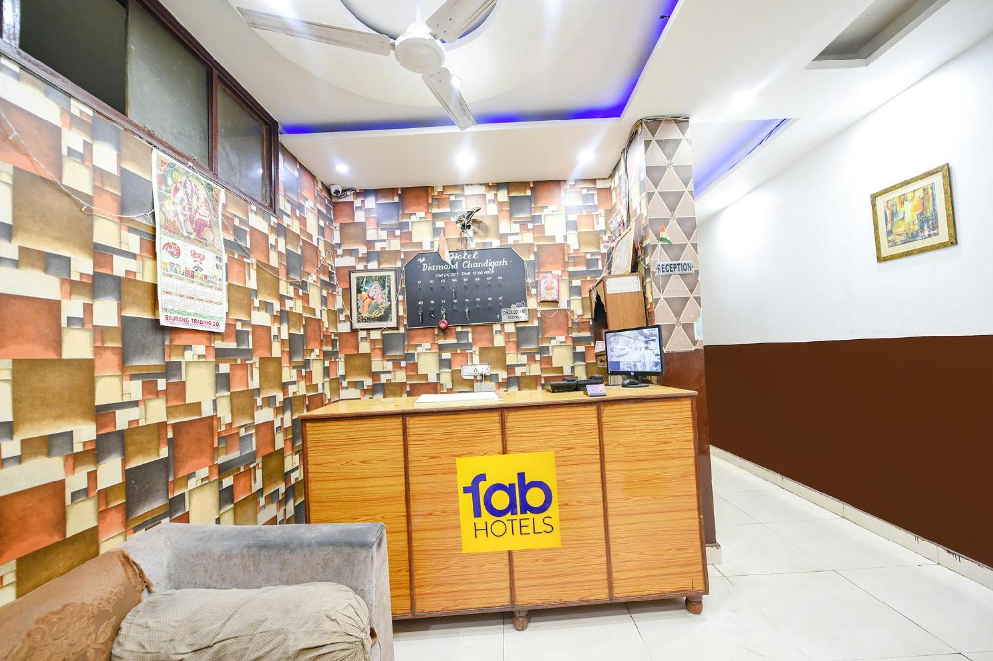 فندق Fabexpress Diamond Sec 45 Chandīgarh المظهر الخارجي الصورة